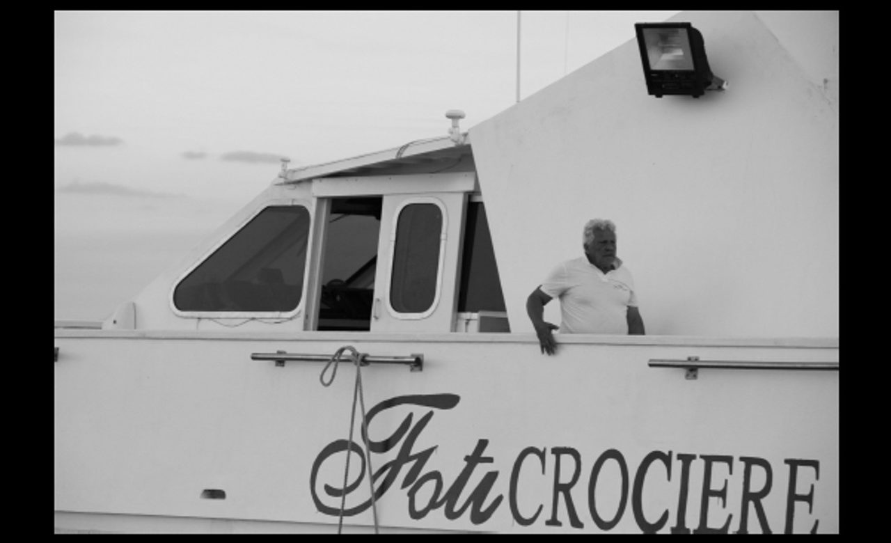 A bordo di un’imbarcazione dall’isola di Stromboli, Sicilia, Giovanni Panella
