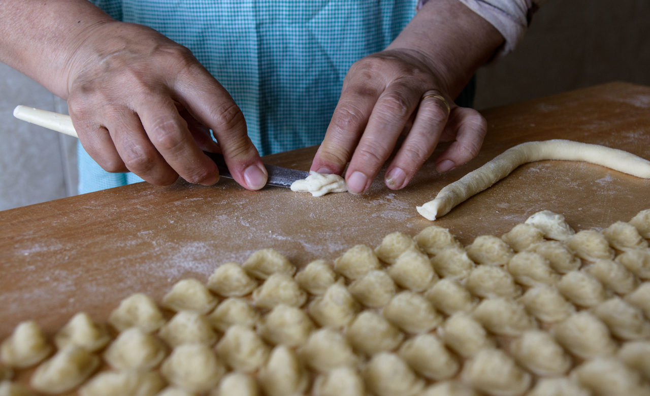 CULTURA_Orecchiette fatte a mano, Vico del Gargano (FG)_Giacomo Canestrale