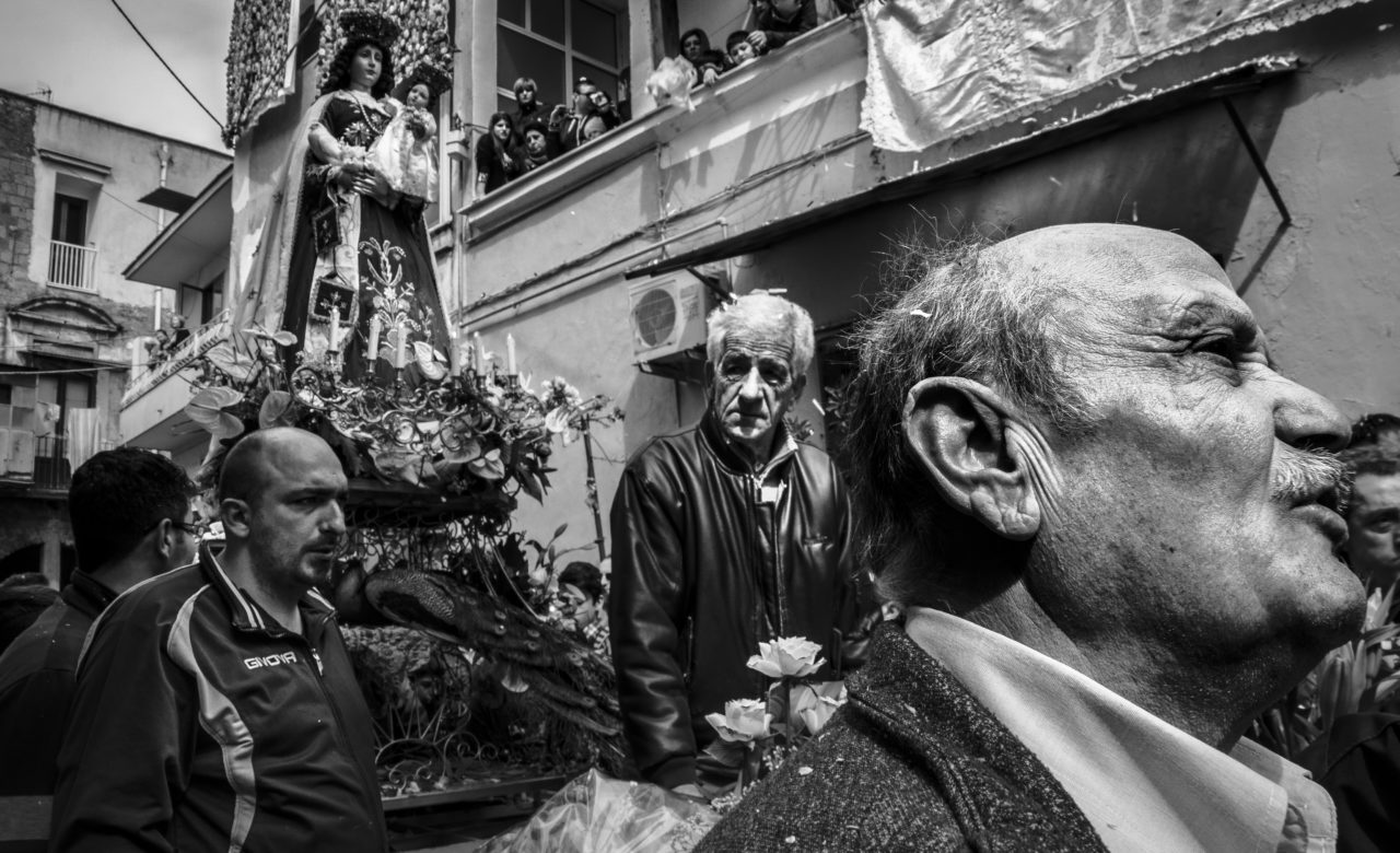 Emanuela Borrelli, Riti religiosi Motivo di incontro socialità e devozione, Pagani (Sa) (4)