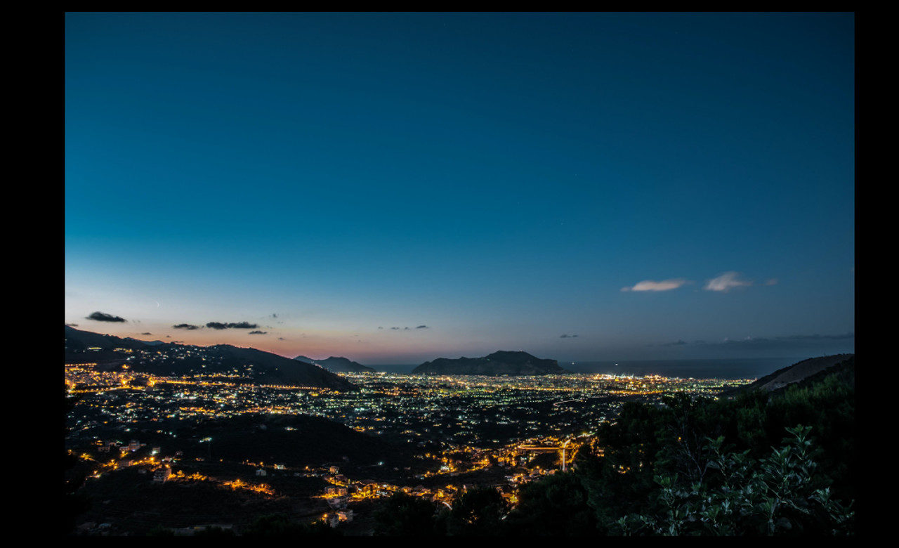 La città di Palermo con la sua estensione sino al Monte Pellegrino, vista dal paese di Altofonte, Angelo Lodetti