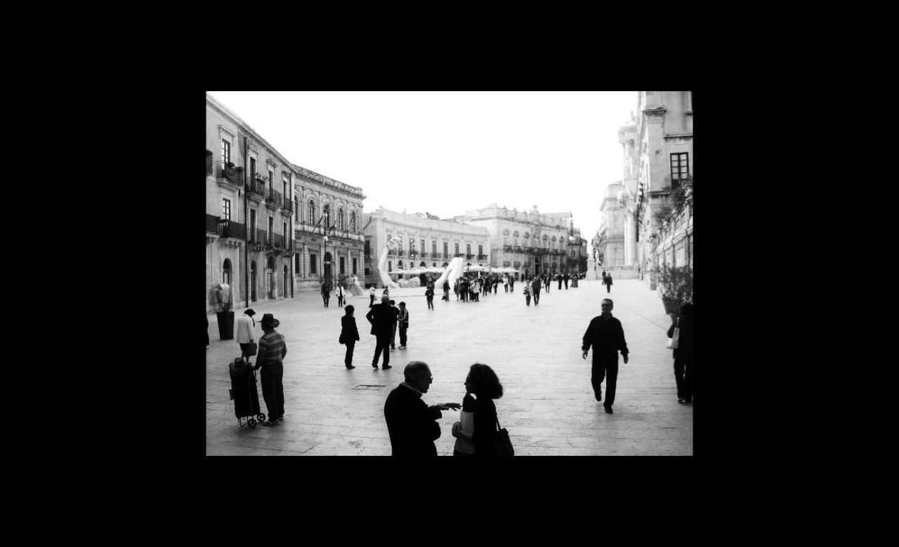 Maria Eugenia Rinaudo Mannucci, Abbraccio di gente, Siracusa