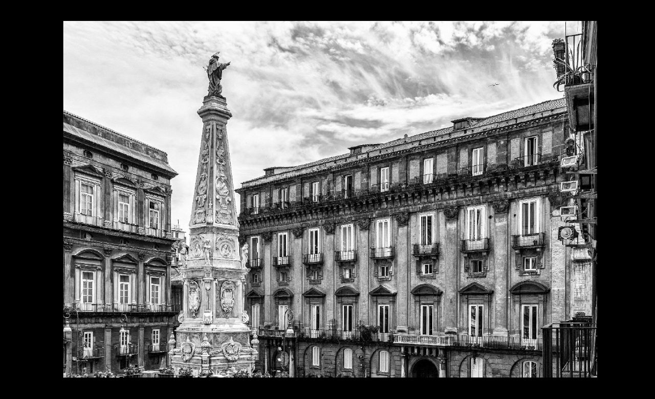 Piazza San Domenico Maggiore, Napoli, Luigi Ricchezza
