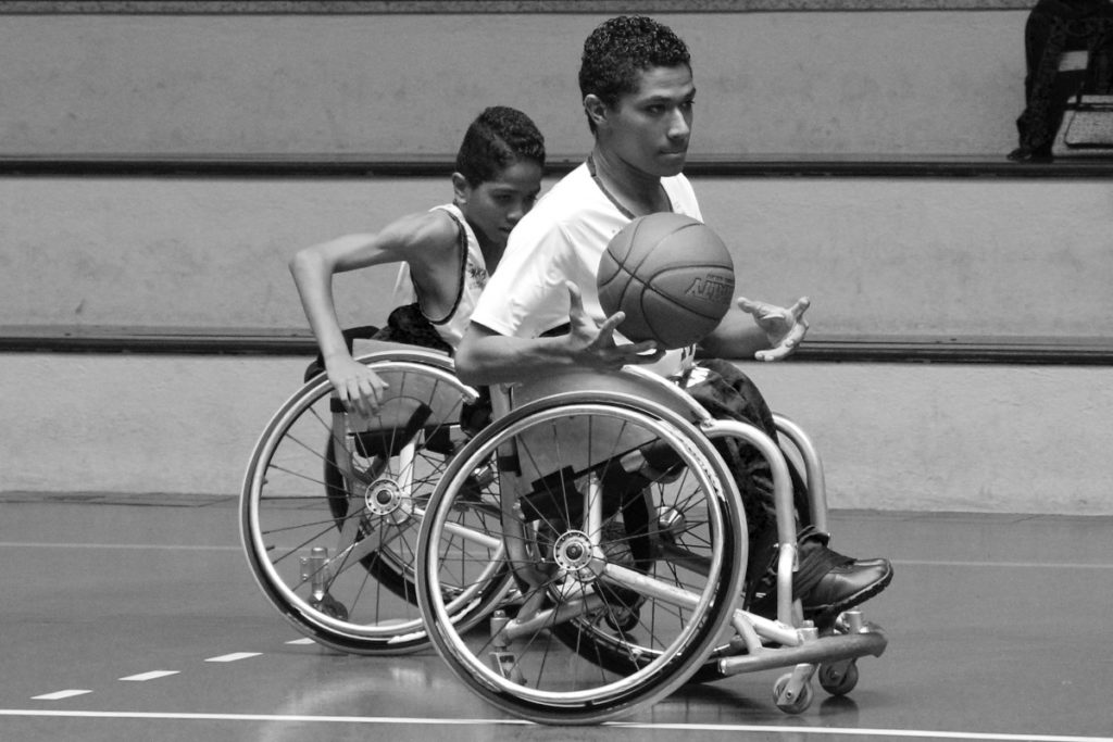 Da Flickr.com, basquete-em-cadeira-de-rodas_por_Fernando_Bisan, foto di Imagens Portal SESCSP, Licenza Creative Commons (CC BY-NC-ND 2.0)