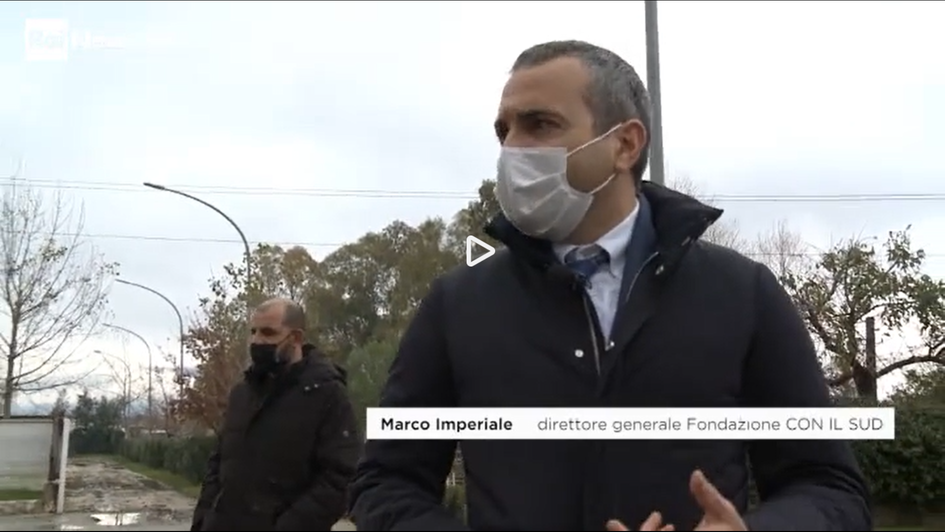 Marco Imperiale, direttore generale della Fondazione CON IL SUD, interviene durante il reportage di Cammina Italia
