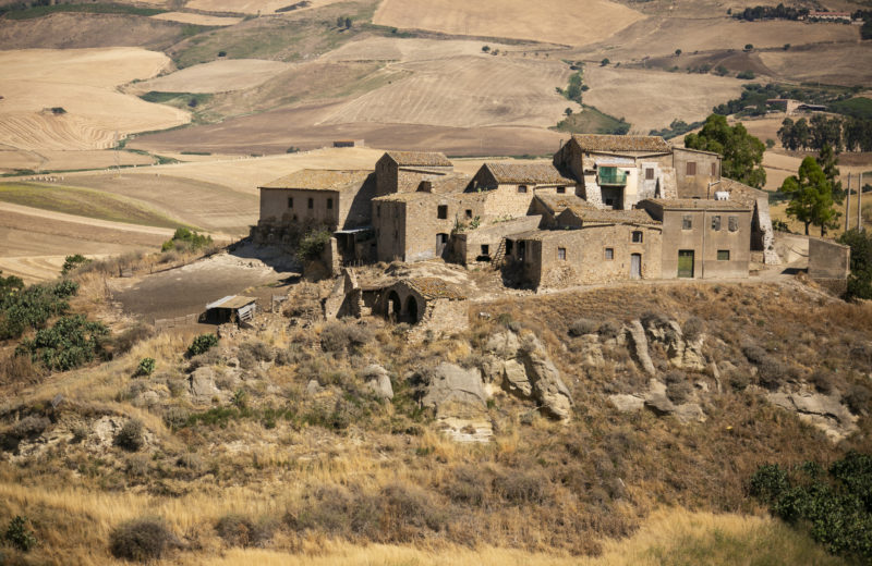 Feudo Verbumcaudo (Sicilia), dove si sviluppa l'omonimo progetto di valorizzazione di un terreno confiscato sostenuto dalla Fondazione CON IL SUD