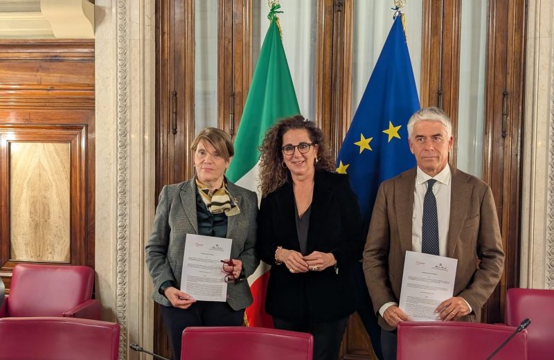 Da sinistra: Prefetto Maria Rosaria Laganà, Direttore ANBSC, on. Wanda Ferro,  Sottosegretario all’Interno, e il Presidente di Fondazione con il Sud, Stefano Consiglio